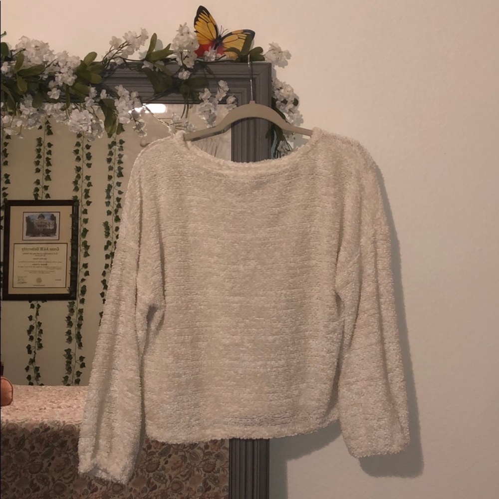 🌼Cream colored sweater!!